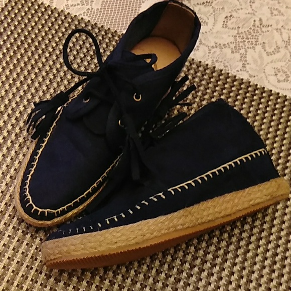 Super Cute Blue Suede booties - Picture 1 of 6